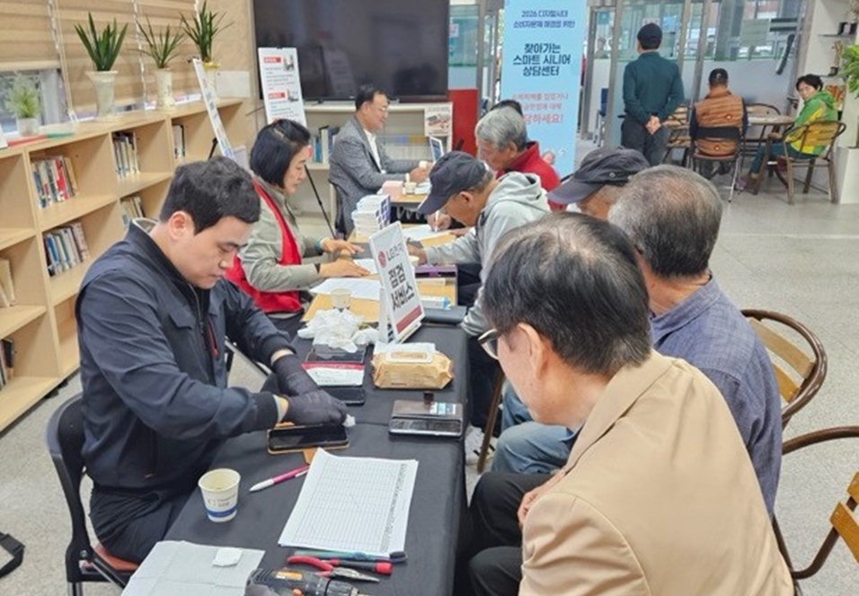 장흥군 노인복지관, ‘찾아가는 스마트 시니어 상담센터’ 운영